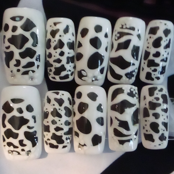 Matching nails and bikini size small moo style - Picture 2 of 2